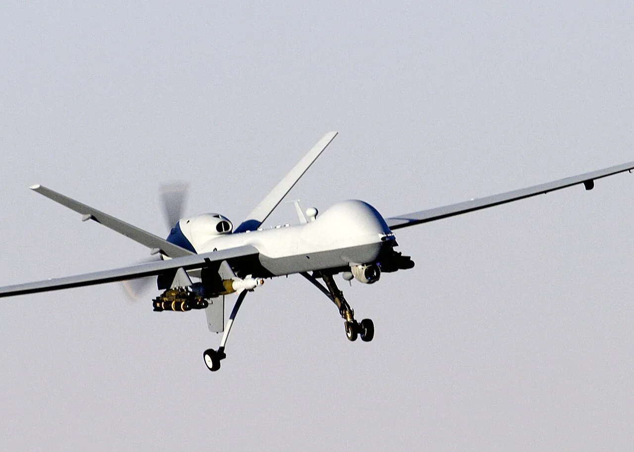 飛行中の米空軍の無人機MQ-9リーパー